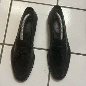 Almost new black leather loafers with tassel